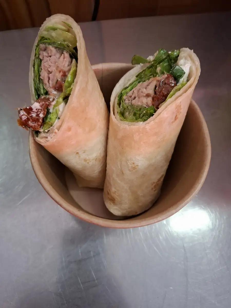 Wrap thon/tomates séchées/chèvre frais/basilic